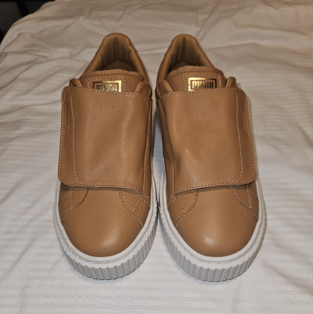 Ladies puma flats
